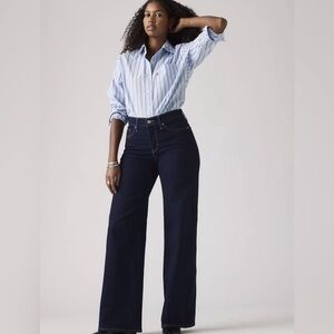 Levi’s 318 Shaping Wide Leg